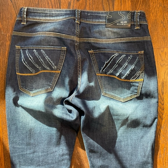 Yes Zee Ladies 31” Cropped Fringed Slim Fit Distressed Blue Jeans Button Closure - Picture 9 of 11